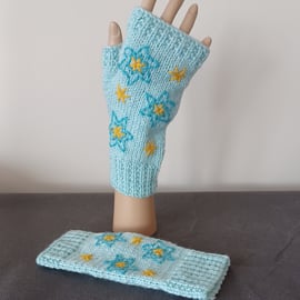 Unique Pale Blue Fingerless Gloves With Embroidered Stars Small To Medium (R928)