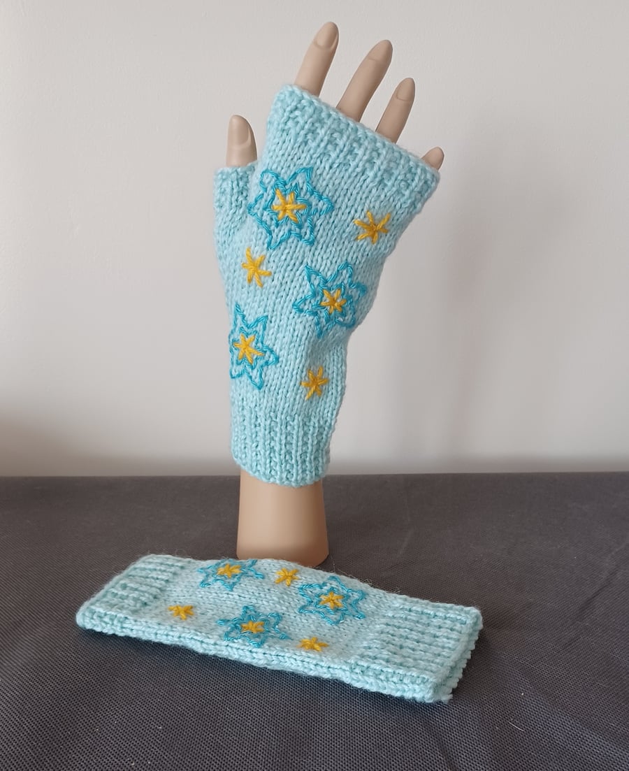 Unique Pale Blue Fingerless Gloves With Embroidered Stars Small To Medium (R928)