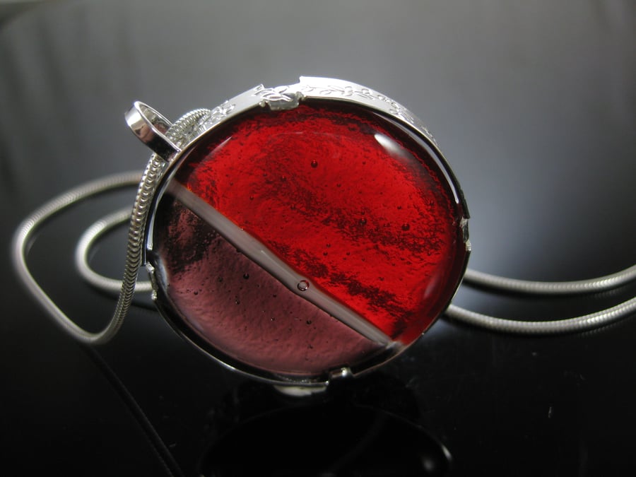 Tricolour glass pendant