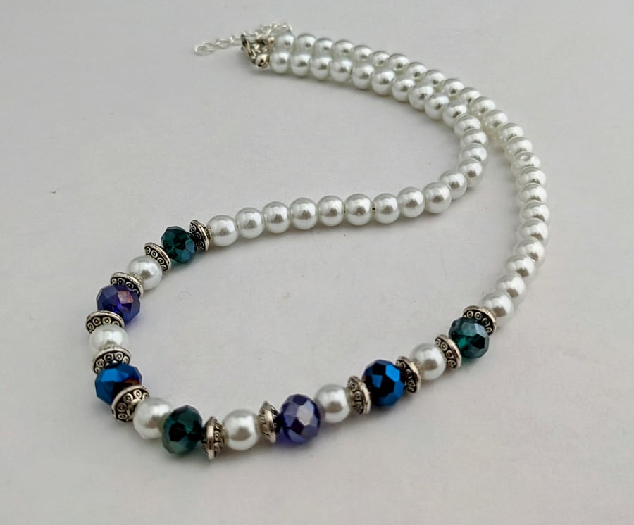 White glass pearl necklace with coloured sparkly beads - 1002024