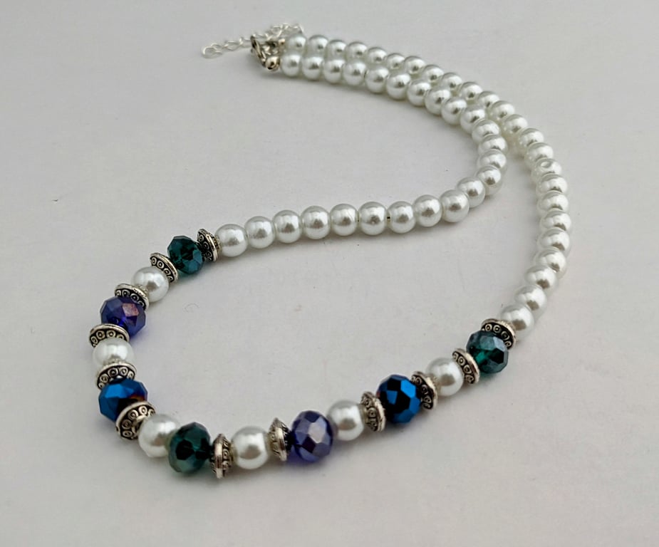 White glass pearl necklace with coloured sparkly beads - 1002024
