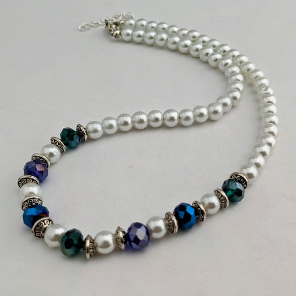 White glass pearl necklace with coloured sparkly beads - 1002024