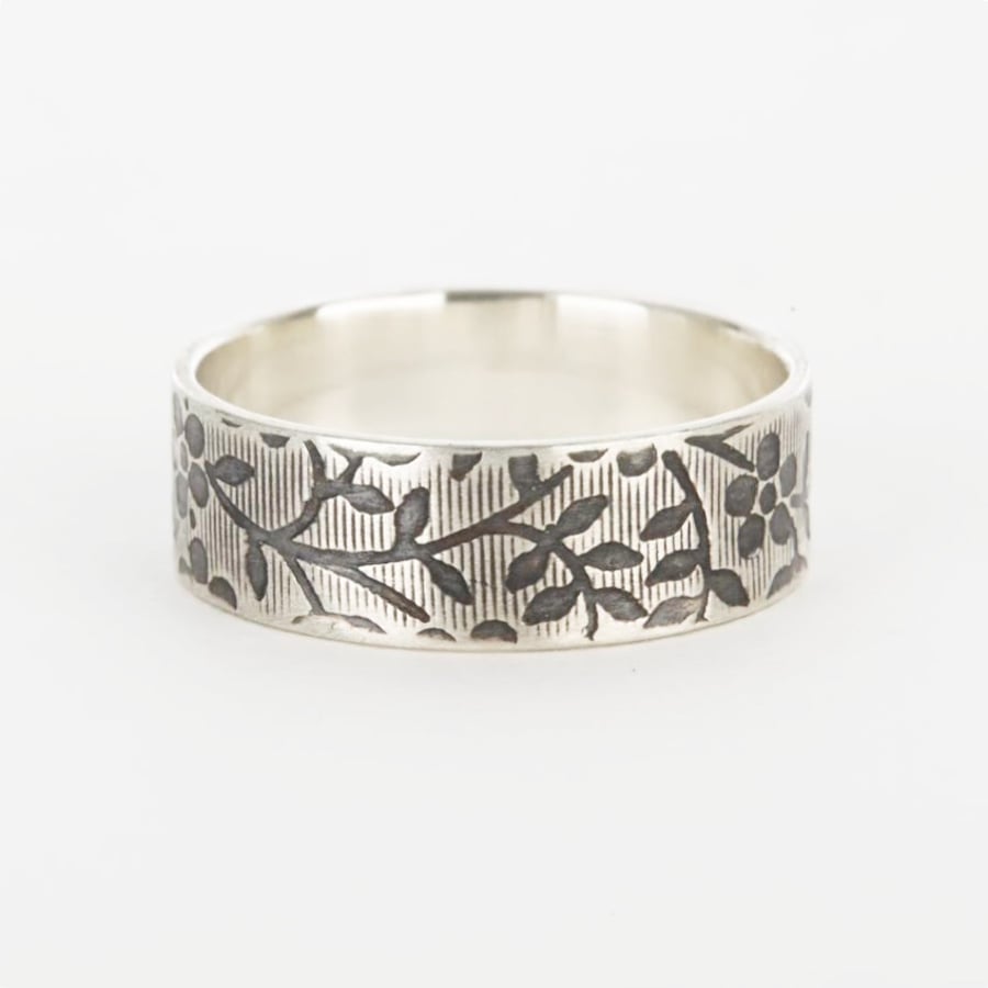 Dark Daisy Silver Ring 3