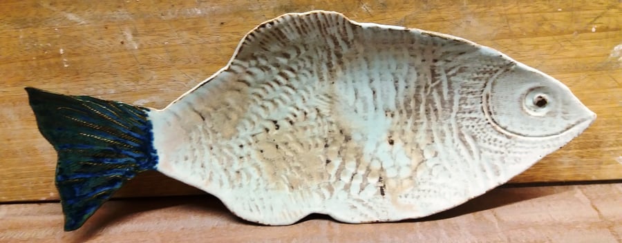 ceramic fish-shaped dishes