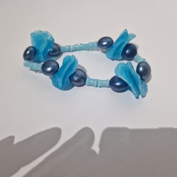 Unique blue beaded bracelet small size