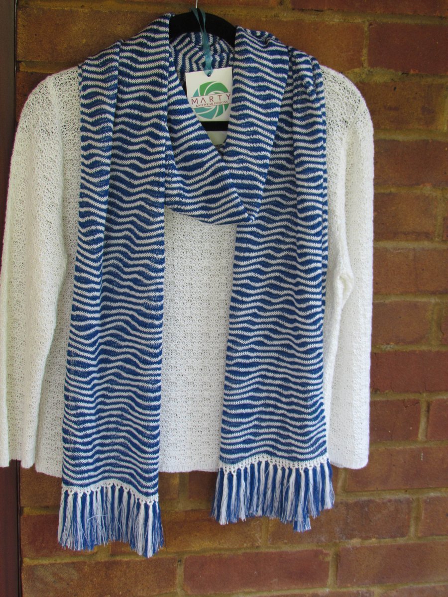 Machine-knitted Tiger Lace Knit Scarf