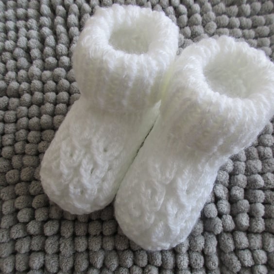 Newborn Patterned White Baby Booties
