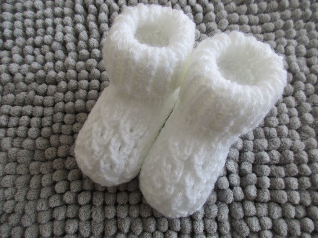 Newborn Patterned White Baby Booties