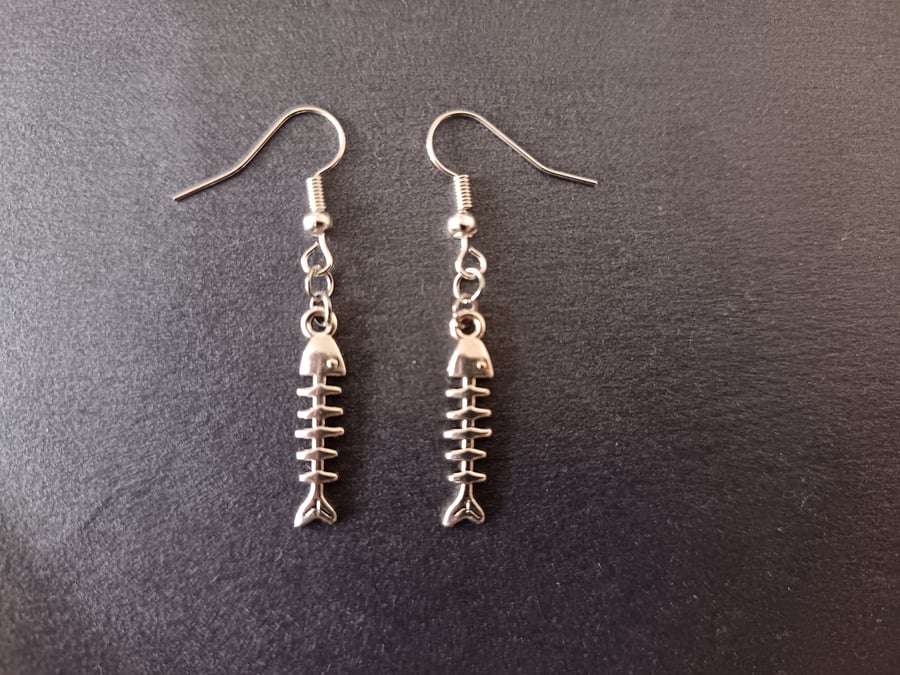 Silver fish bones dangle earrings 