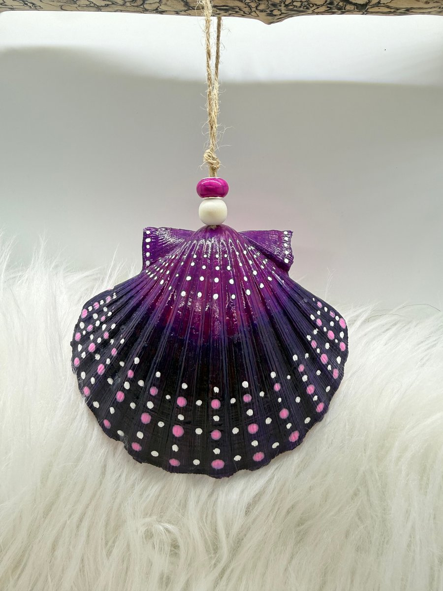 Hand painted scallop shell hanging decoration
