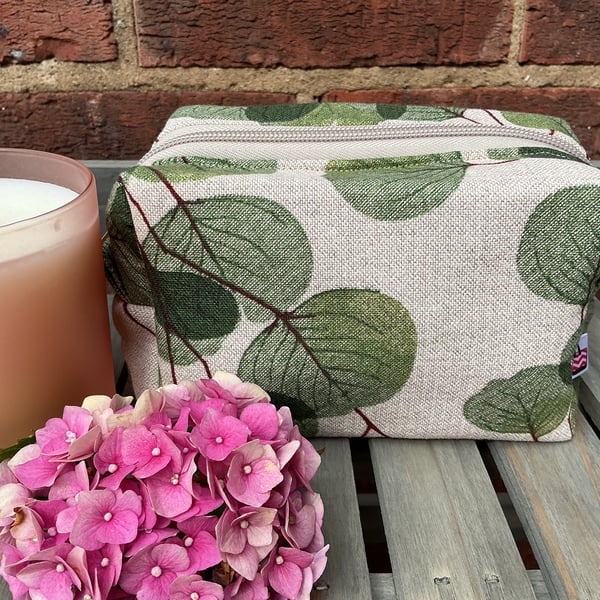 Pretty Leaf Box Pouch