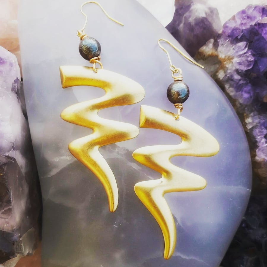 Storm earrings with cultured pearls