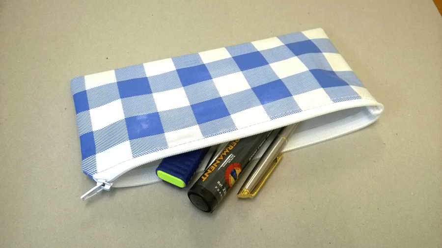 Pencil case in blue and white