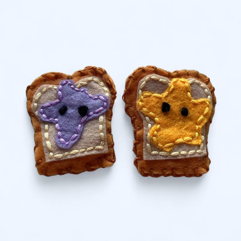 Handsewn felt toast pin brooches- peanut butter and jelly matching set