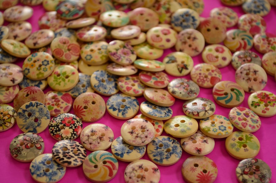 15mm Wooden Buttons Random Natural Mix Flowers (SN2)