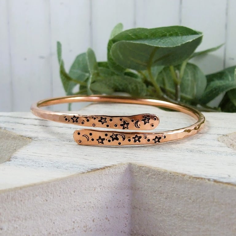 Bangle, Copper Rustic Night Sky Pattern Overlap Style. Size 20cms