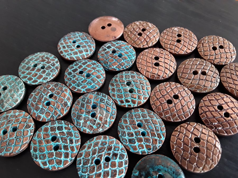  20.3mm 32L Italian 1980's vintage Snakeskin effect buttons in 2 Rare cols