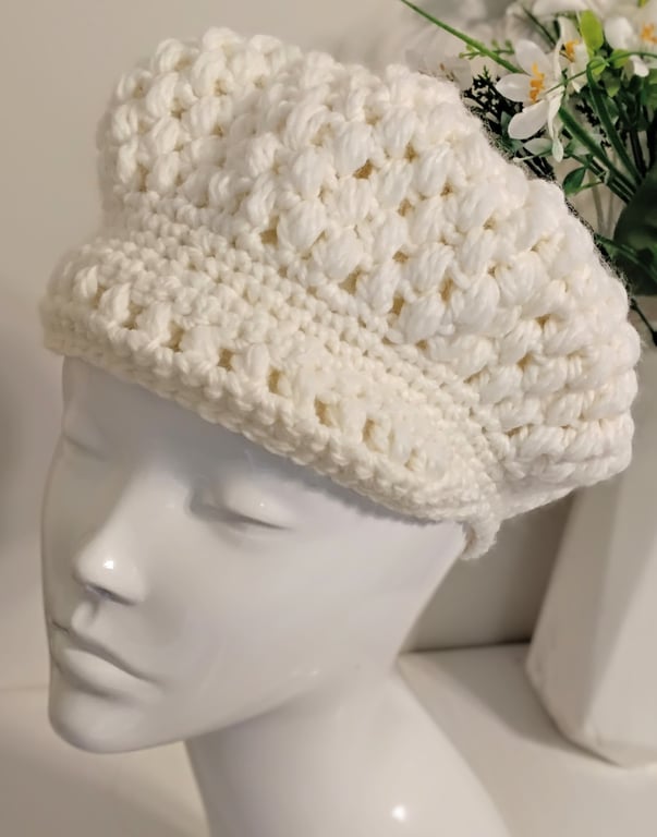 Chunky Woolly Crochet Newsboy Cap in Cream