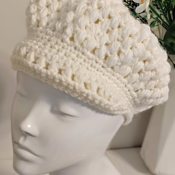 Chunky Woolly Crochet Newsboy Cap in Cream
