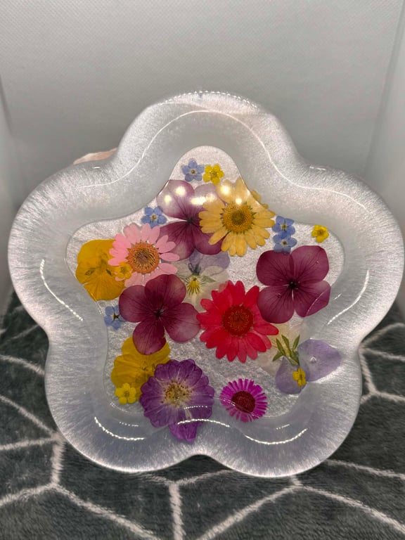 Pressed flower dish