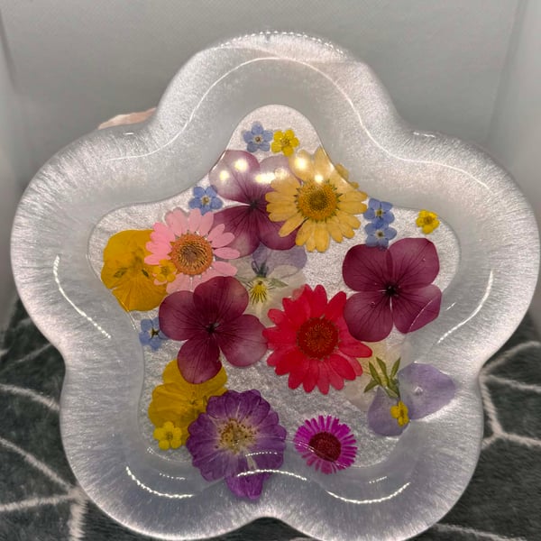 Pressed flower dish