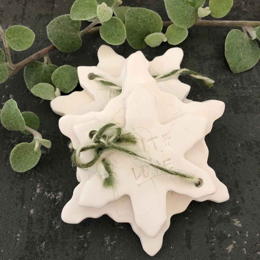 Ceramic snowflake gift tag set