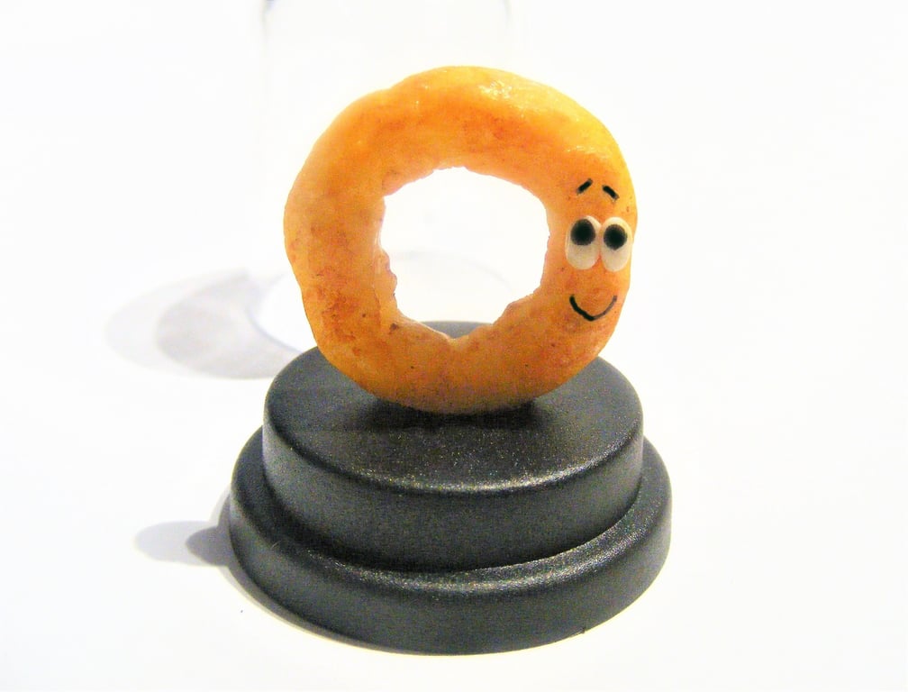Pet Onion ring, Pet Battered onion, onion in batter, retro food, onion lover