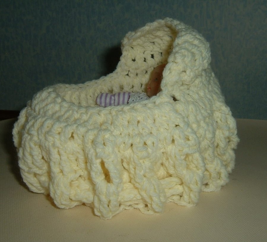 crocheted dolly cot bag ref 432