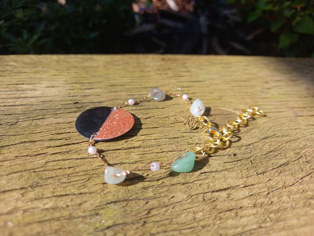 Elegant Black and Gold Circle on a Green Beaded Bracelet