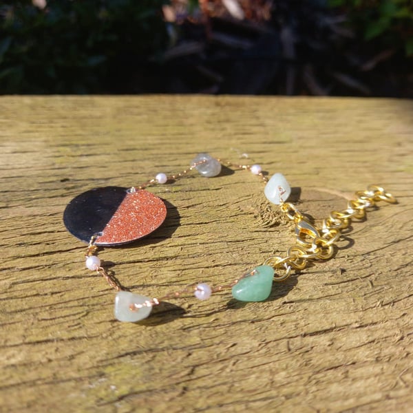 Elegant Black and Gold Circle on a Green Beaded Bracelet