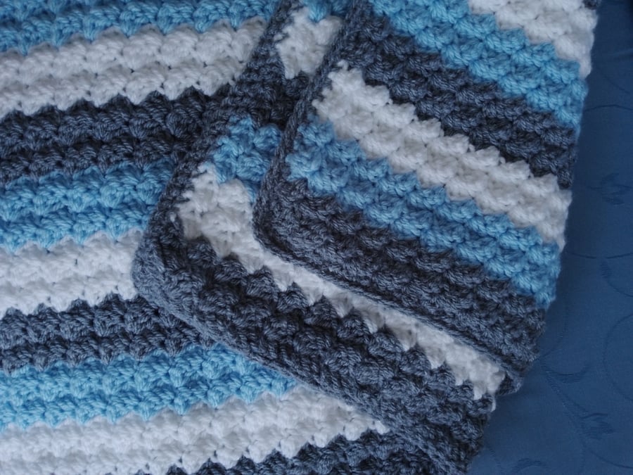 Baby Blanket Hand Crochet in a chunky bobble pattern