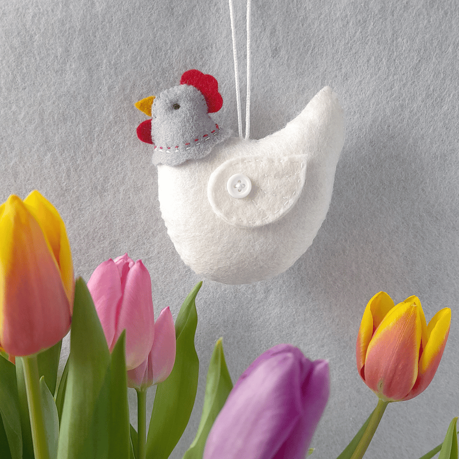Felt hen hanging decoration