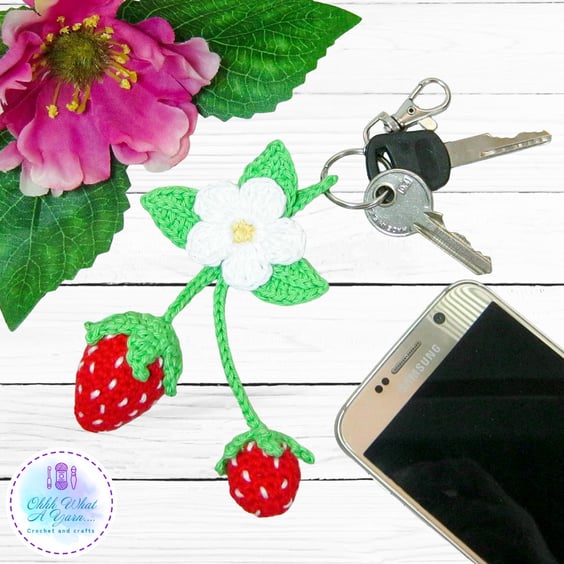 Strawberries crochet bag charm. Strawberry key ring.