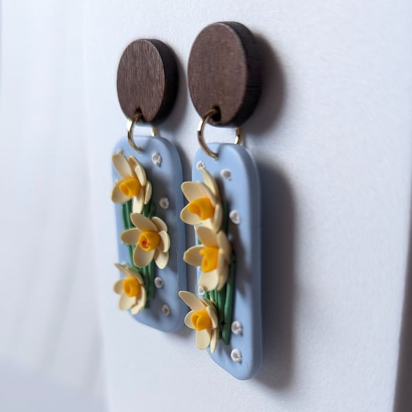 Daffodil drop earrings 