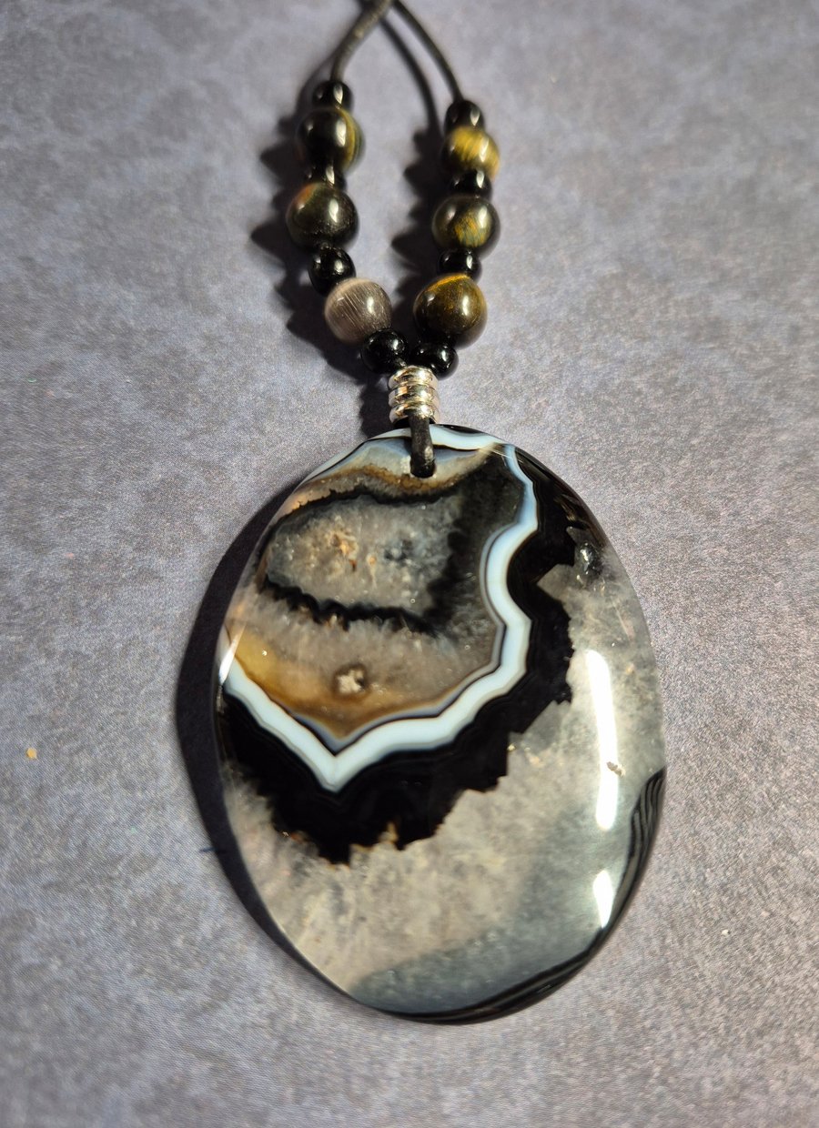 black vein agate pendant