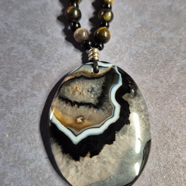 black vein agate pendant
