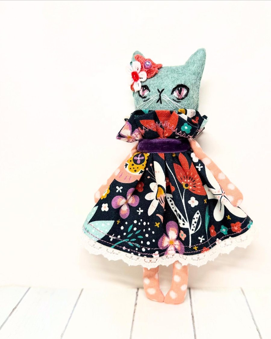 Pretty Floral Kitty Blue