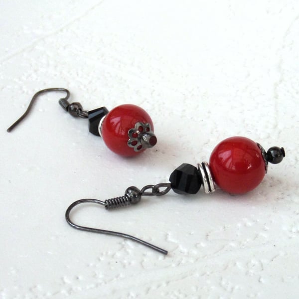 Red shell and black crystal earrings