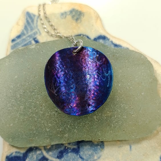  Handmade Coloured Titanium Curved Disc Pendant (NKTTPDDC1) - UK Free Post