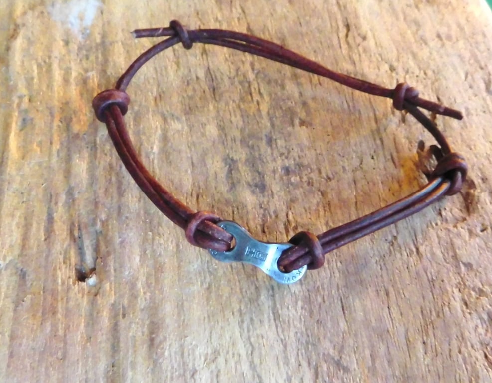 Single Bike Chain Link and Leather Bracelet, Unisex, ideal for cyclists