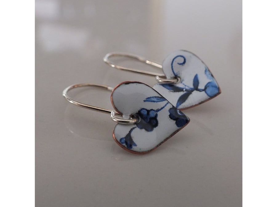 Blue and white enamelled hearts