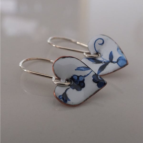 Blue and white enamelled hearts