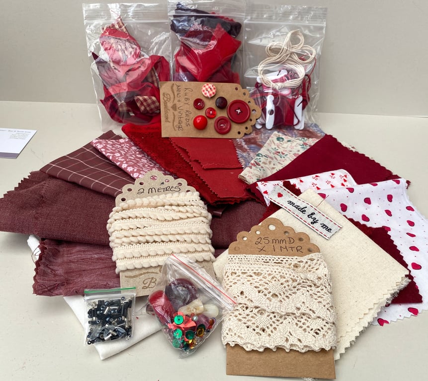 Textiles supplies box, Slow stitching collage kit, ref 25