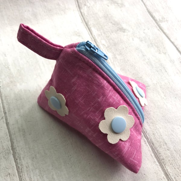 Daisy Embellished Pink Fabric Pyramid Purse