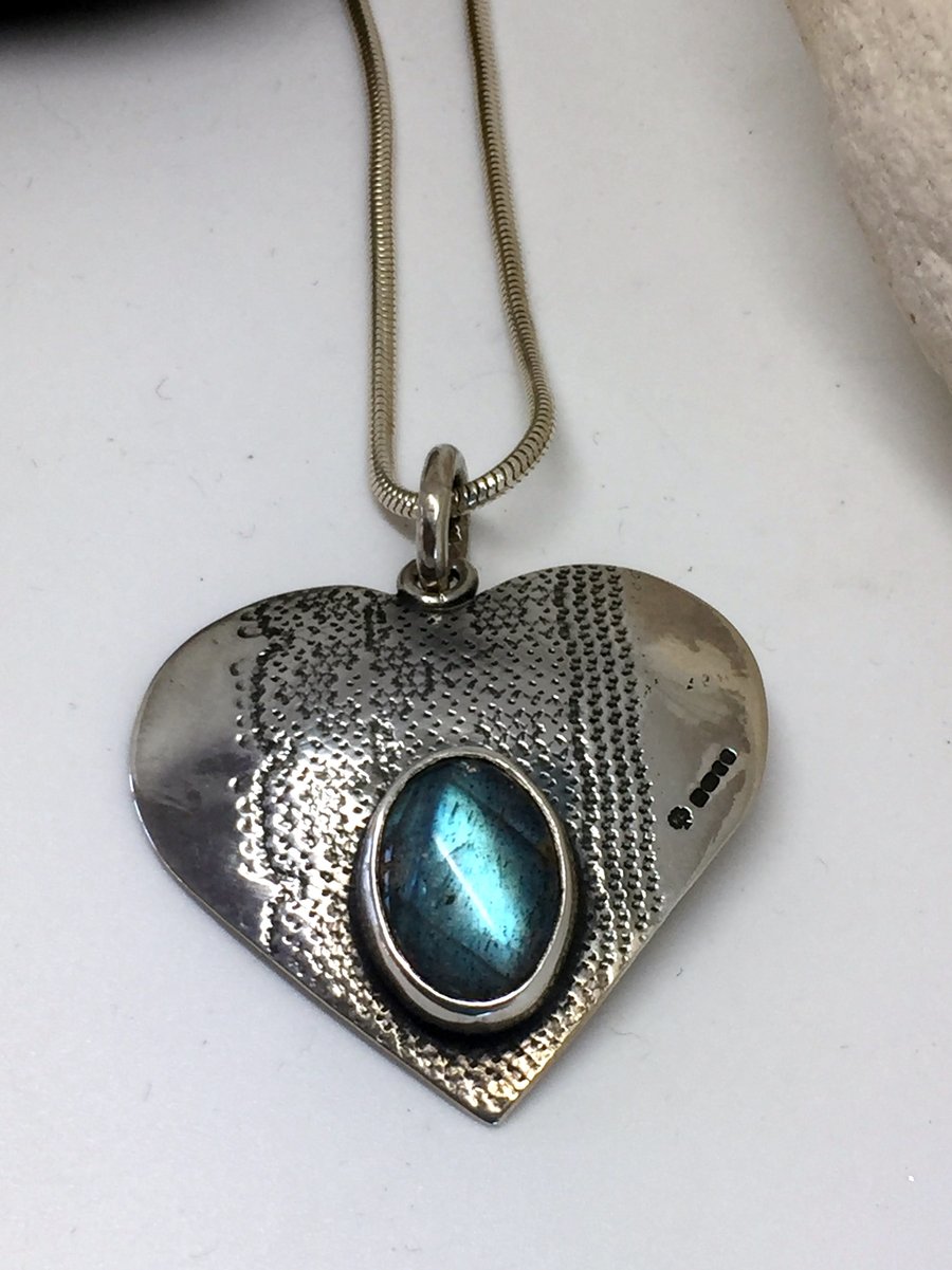 Lace imprinted Heart pendant with oval labradorite