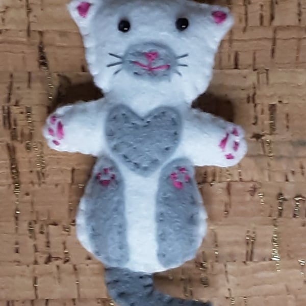 Cat on back White & Light Grey Felt Brooch.