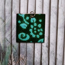 Green and jade enamelled pendant 083