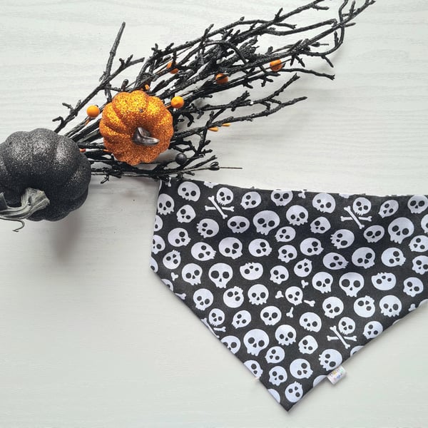 Halloween Dog Cat Bandana Scary Skulls, No-Tie Scrunchie Style