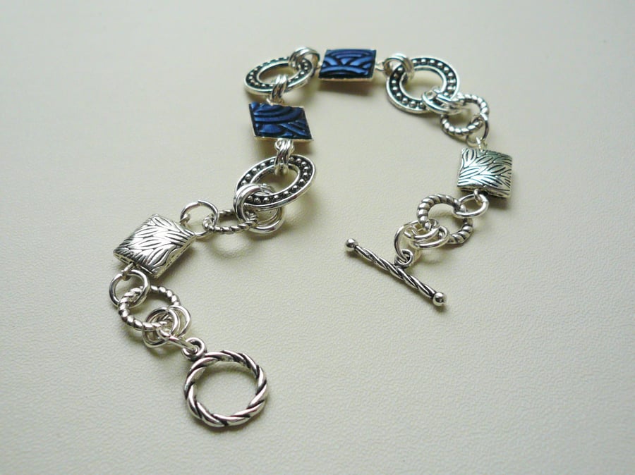 Blue Metallic Swirl and Silver Link Bracelet   KCJ1801