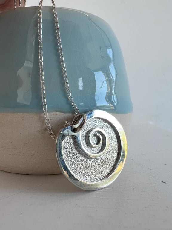Sterling silver sea shell pendant - lovely chunky design